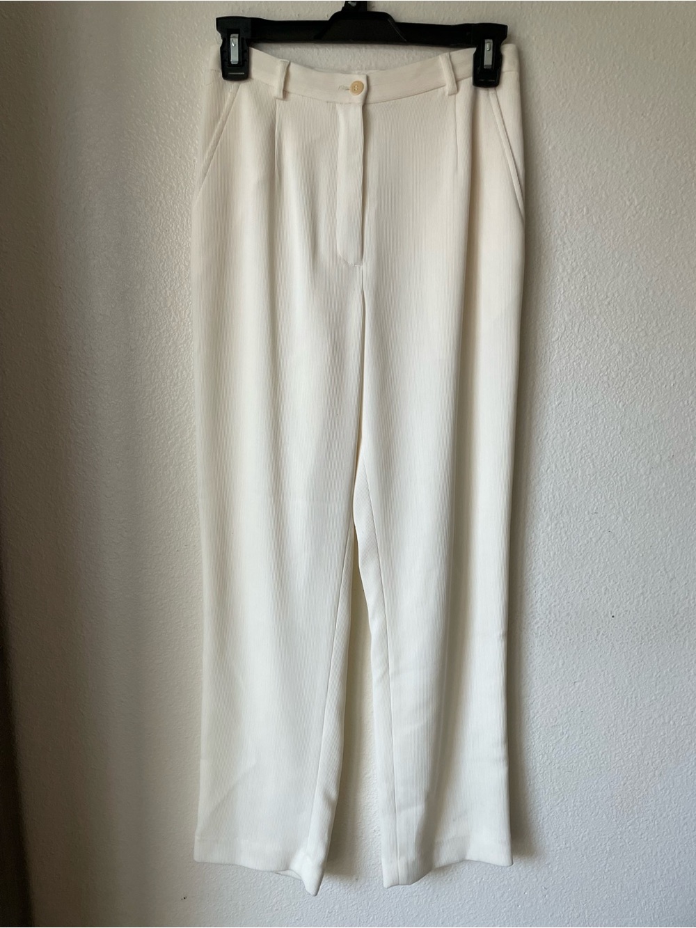 Garfield & Marks petite Women's cream Fully Lined Ribbed Pants Size 2